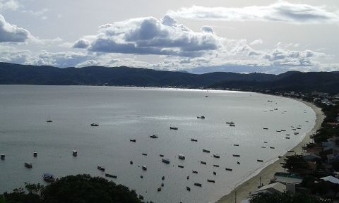 Bombinhas, Santa Catarina — Pequenos Grandes barcos vistos do Morro do Macaco,em Bombinhas-SC.