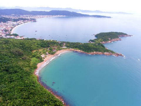 Praia da Sepultura, em Bombinhas (SC)